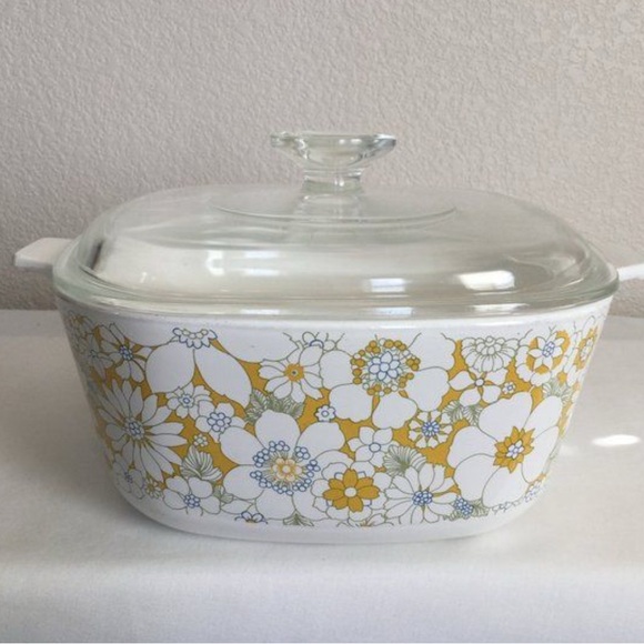 Vintage Corning Ware 1969 Floral Bouquet P-2 1/2-B Casserole with Lid - Picture 1 of 9